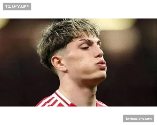 特写：赛后独自加练射门，曼联边锋加纳乔的执着